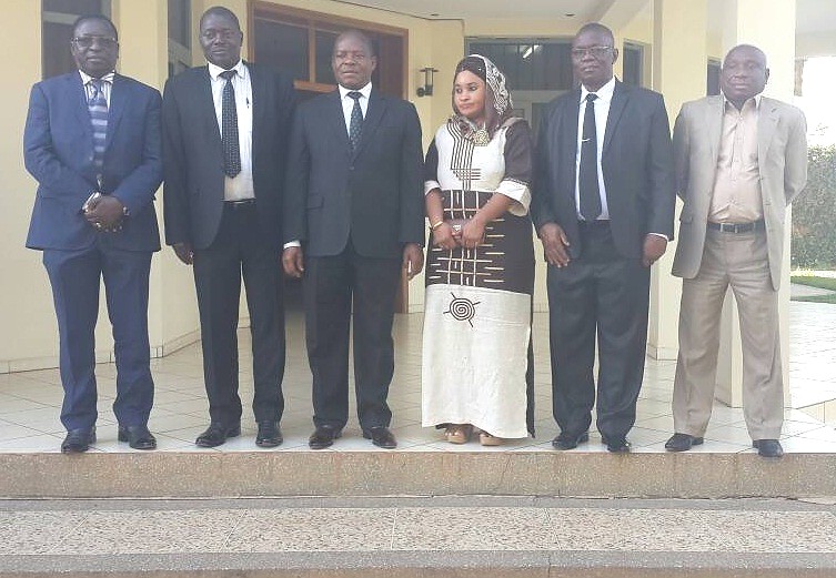 Balozi akiwa na Maafisa wa Ubalozini