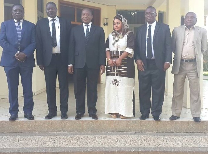 Balozi akiwa na Maafisa wa Ubalozini